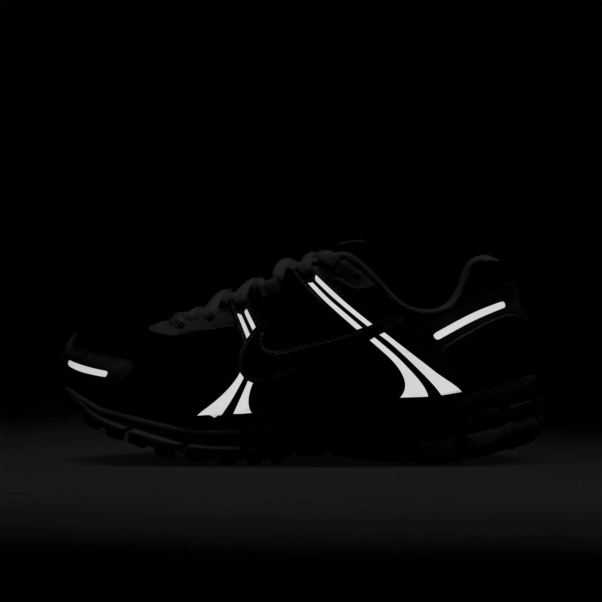Nike Zoom Vomero 5 White / Silver - Black